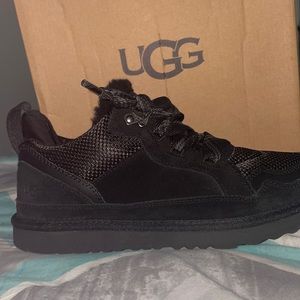 These are uggs lowmel they are brand new never worn